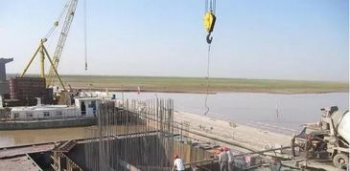 跨海大橋的橋墩是如何在水里建造的,樁基礎(chǔ)法、筑島圍堰法