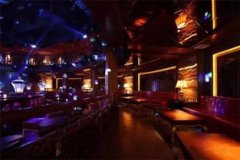 酒吧消費怎么算,靠舞池的卡座就比靠門口的最低消費要高