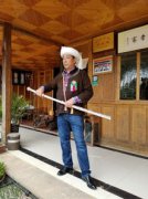 阿昌族的傳統(tǒng)節(jié)日是,窩羅節(jié)、火把節(jié)、潑水節(jié)