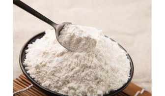 高筋面粉怎么變成低筋面粉，按照4：1的比例加入適量玉米淀粉