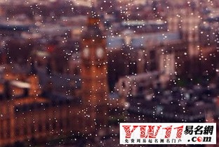 下雨天的心情說說傷感,寧愿獨自在大雨中奔跑