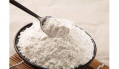 高筋面粉怎么變成低筋面粉，按照4：1的比例加入適量玉米淀粉