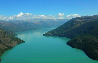 關于熱愛祖國的古詩詞，國破山河在，城春草木深