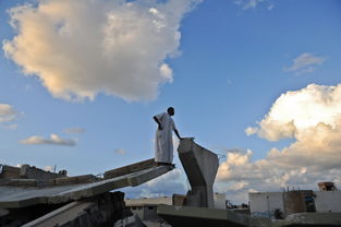 利比亞的首都，名義上仍然是的黎波里市