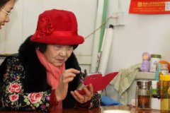 吳勝明丈夫還活著嗎，還活著在她入獄后便與保姆有染