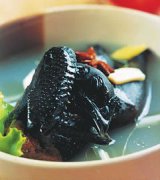 家庭清燉烏雞湯的做法,把烏骨雞洗干凈切割成一小塊