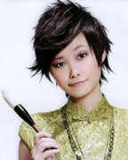 李宇春的個人資料，1984年出生于成都中國流行女歌手