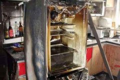 冰箱熱的燙手會爆炸嗎，一般是不會引起爆炸的