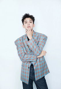 熊梓淇最帥的照片,淺藍色的衛衣非常干凈、陽光