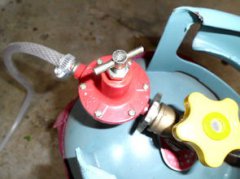 煤氣罐閥門怎么擰,把氣罐上的逆時針擰開