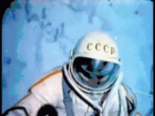 第一個在太空行走的宇航員,是蘇聯宇航員阿列克謝·列昂諾夫