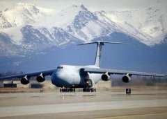 美國最大的運(yùn)輸機(jī)，C5運(yùn)輸機(jī)全稱是C-5“銀河”運(yùn)輸機(jī)