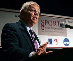 艾弗森多高真實(shí)身高， 阿倫·埃澤爾·艾弗森的身高是183cm