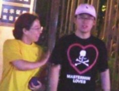 胡中惠和郭麒麟的合照，比較少同框的因?yàn)楹谢莩鰢?guó)