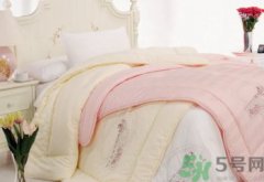 蠶絲被可以曬太陽嗎，可以曬太陽并不是只能陰干