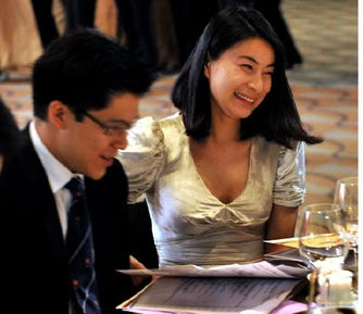 郭晶晶比霍啟剛大幾歲，是霍比郭大了2歲結婚已經8年