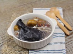 烏雞湯放什么補氣補血,與鹿茸片、大棗及其適當的鹽