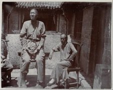 詹世釵的后人,詹澤純成年之后就職于英駐外使館