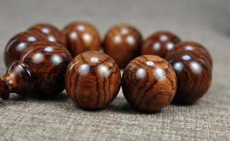 黃花梨怎么盤,不能用濕布或者用水沖洗更不能用堿水