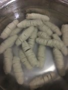 面筋是豆制品嗎，將洗好的面筋投入沸水鍋內煮80分鐘至熟