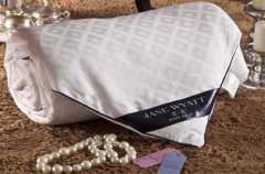 蠶絲被子的優缺點，優點耐寒缺點容易產生靜電