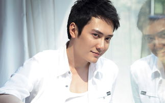 馮紹峰整容前后的照片,他并未整容只是前后差別大而已