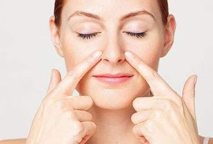 厚嘴唇變薄的方法,用勁吮吸嘴巴再配合推拿可變薄