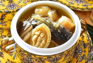 佛跳墻的材料，雞鴨、豬肚、蹄尖、蹄筋、火腿