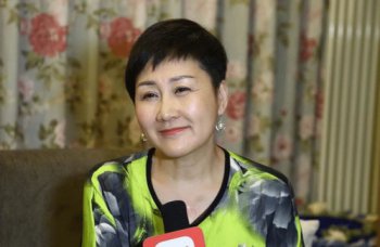 張凱麗做廣告的鞋，名字叫足力健是為中老年人設計的