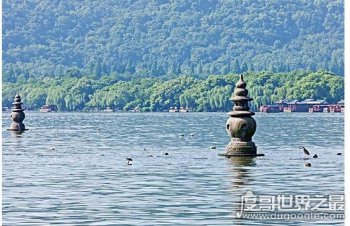 三潭印月的來歷，其實就是壓制黑魚精的香爐腳