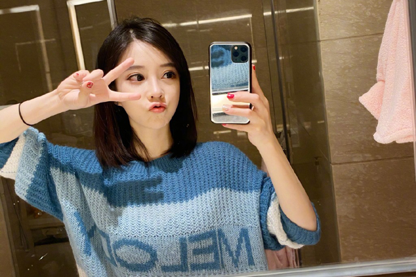 馮提莫在哪里直播，在斗魚(yú)為什么封禁后不播了