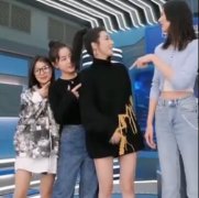 劉雯腿長116cm厘米是真的嗎？薇婭現場給劉雯量腿長
