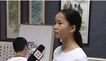 何碧玉的父母，對于女兒選擇并未給予過多的干涉