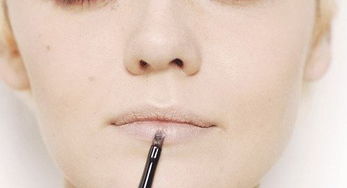 厚嘴唇適合什么顏色口紅,裸色系、冷色系以及啞光系