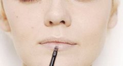 厚嘴唇適合什么顏色口紅，裸色系、冷色系以及啞光系