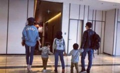 林志穎一家五口的近照，抱著自己的kimi和二兒子