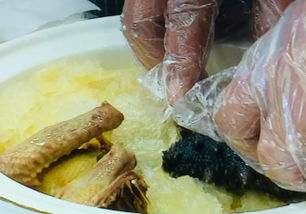 最正宗佛跳墻的做法，泡發遼參4個泡發鮑魚6個泡發魚翅35克