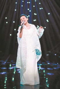 龔琳娜的小河淌水，仿佛讓人看到百靈鳥在嚶嚶歌唱