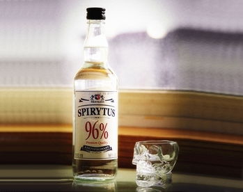 什么酒度數(shù)最高,經(jīng)過(guò)70次以上蒸餾而成的波蘭精餾伏特加
