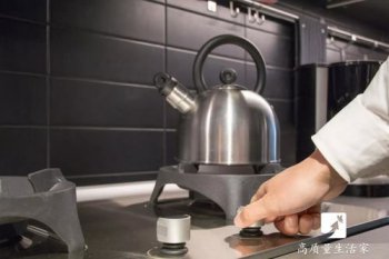 先關煤氣灶還是煤氣罐，先關煤氣灶保證煤氣灶上的火滅了