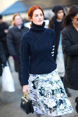 藏青色顯黑還是顯白,是深藍色不同性別的人穿藏青色服裝