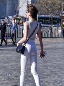 真實街拍白色緊身褲