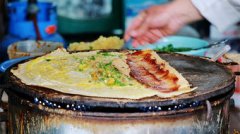 什么小吃最火爆最賺錢，煎餅果子、羊肉湯、炒涼粉