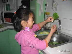 嬰兒智商高的10大特征，喜歡敲小東西、愛模仿、嗅覺靈敏