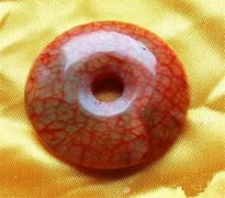 古墓的血玉能不能戴，以科學的角度來看可以佩戴