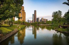 形容高樓大廈的成語，樓閣臺榭、瓊臺玉宇、錯落有致