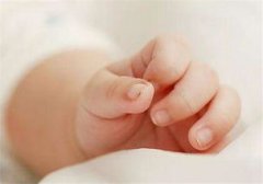 手指脫皮是什么原因造成的,觸摸刺激化學品、經常做家務等