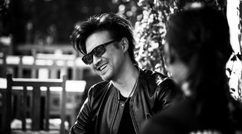 汪峰河流想表達的意思，表達了一代人的沉浮、流淌和情懷