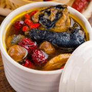 烏雞湯放什么食材好，烏雞適合和什么一起燉湯