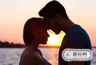 女朋友突然不開心,女友不舒服高情商安慰